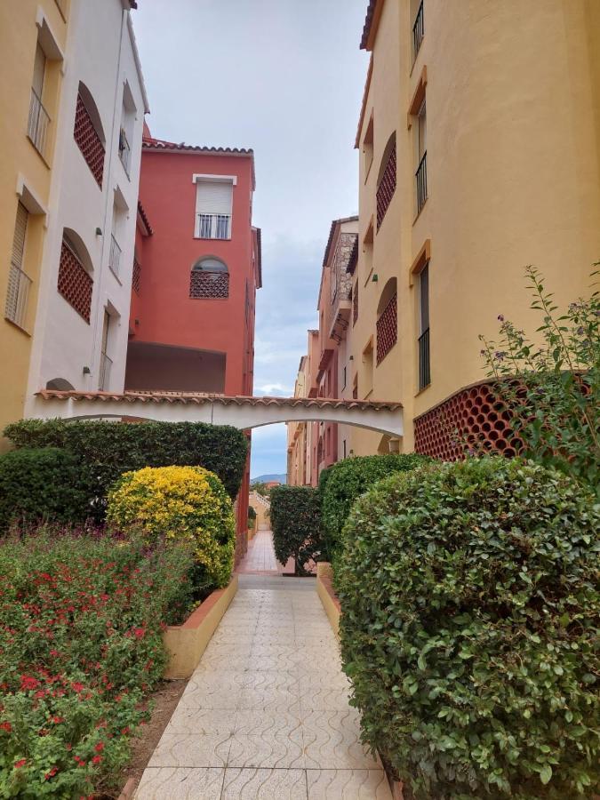 Appartement אמפוריבראבה מראה חיצוני תמונה